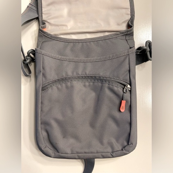 STM Crossbody Tablet iPad Bag —Pockets, Pockets, Pockets! - Picture 11 of 13